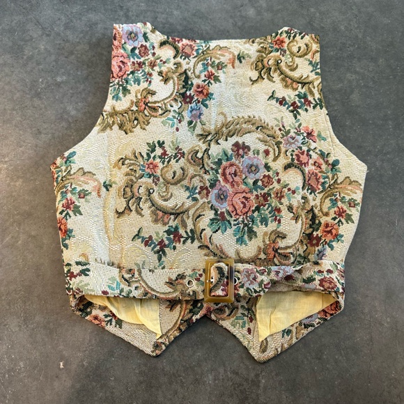 princess polly vest - Picture 2 of 2